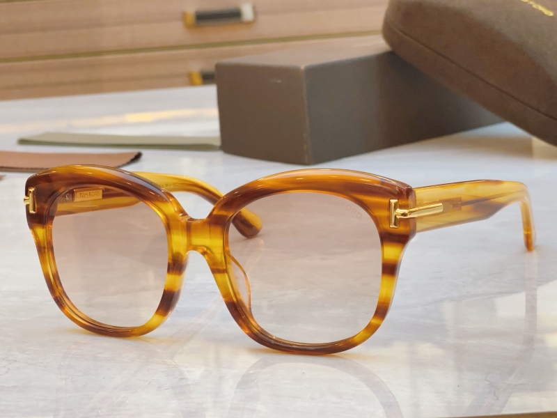 TOM FORD